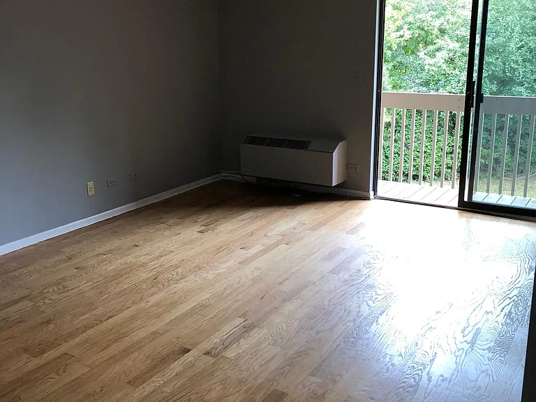 800 N Lakeside Dr #2C — Photo 2