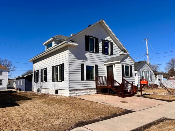 107 Commercial St, Reinbeck, IA 50669