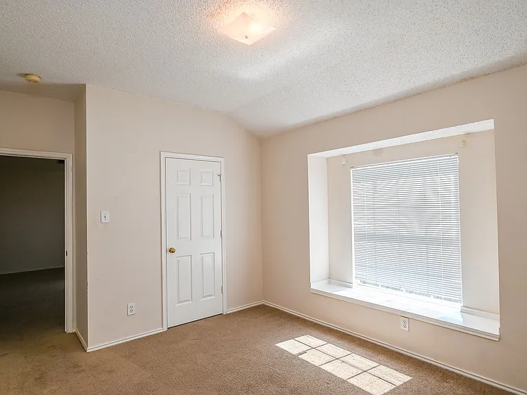 2100 Newport Dr — Photo 34