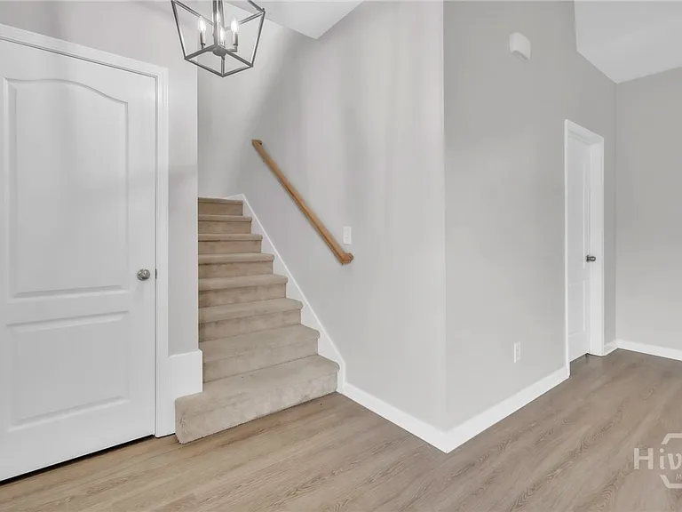 122 Cromer St — Photo 2