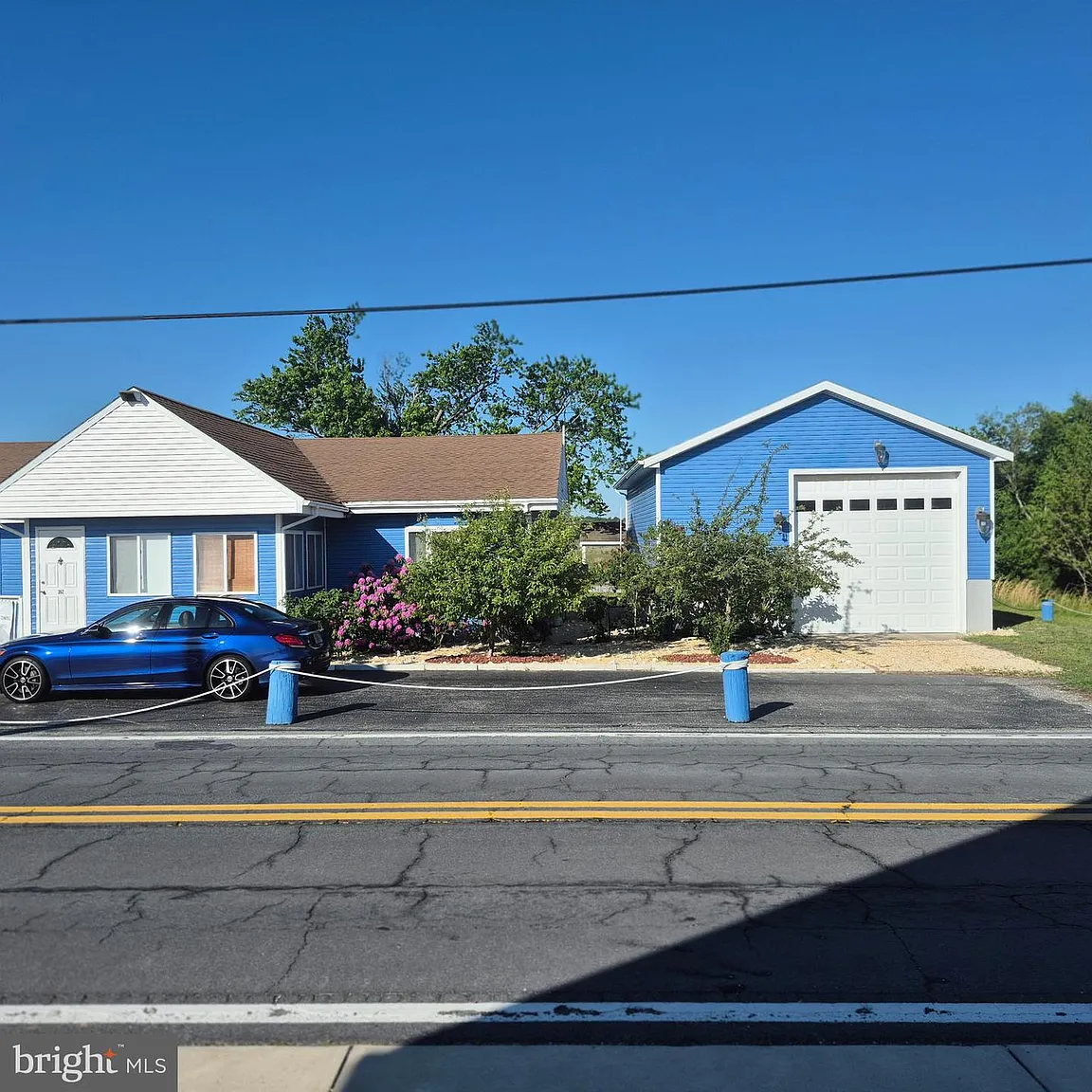 360 Bay Ave photo 1