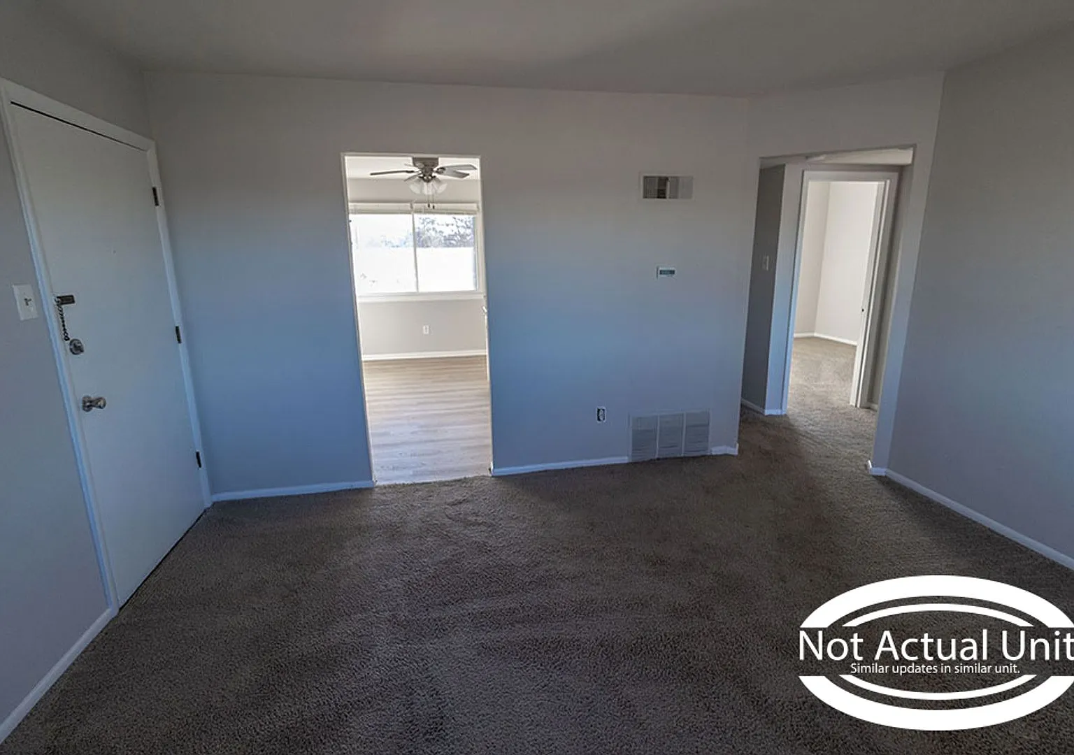 Two bedrooms, one bathroom — Photo 4
