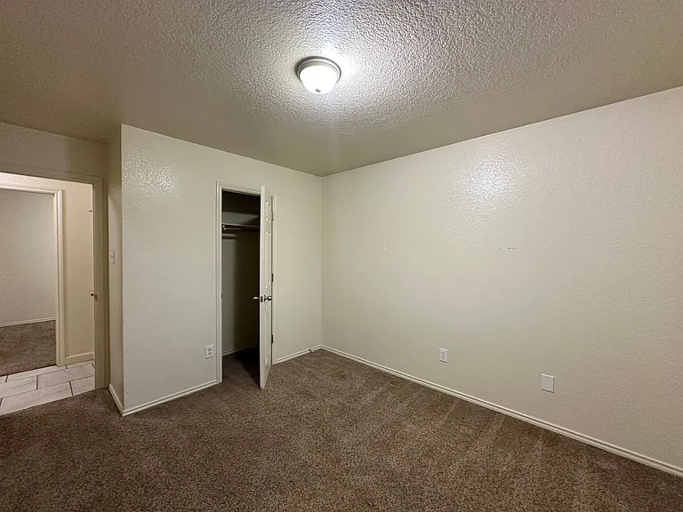2403 Lavender Ln — Photo 40