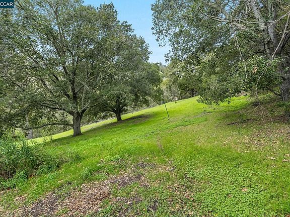 5th image of 9 Charles Hill Rd