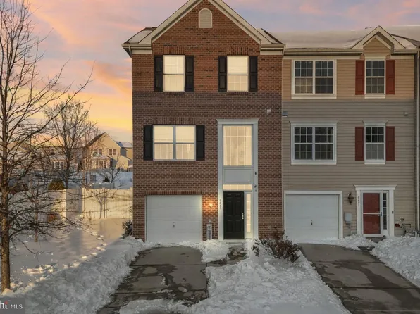 8449 Stansbury Lake Dr, Baltimore, MD 21222