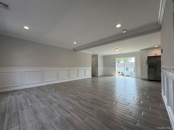 3rd image of 35 Babylon Drive