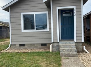 262 N 9th St, Reedsport, OR 97467