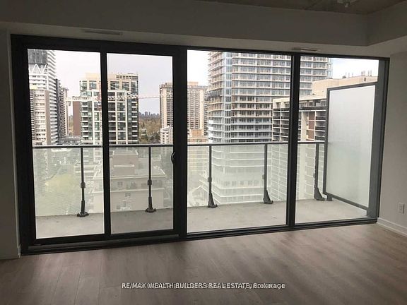 4th image of 161 Roehampton Ave #1204
