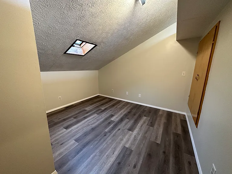 227 N Dicks St — Photo 23