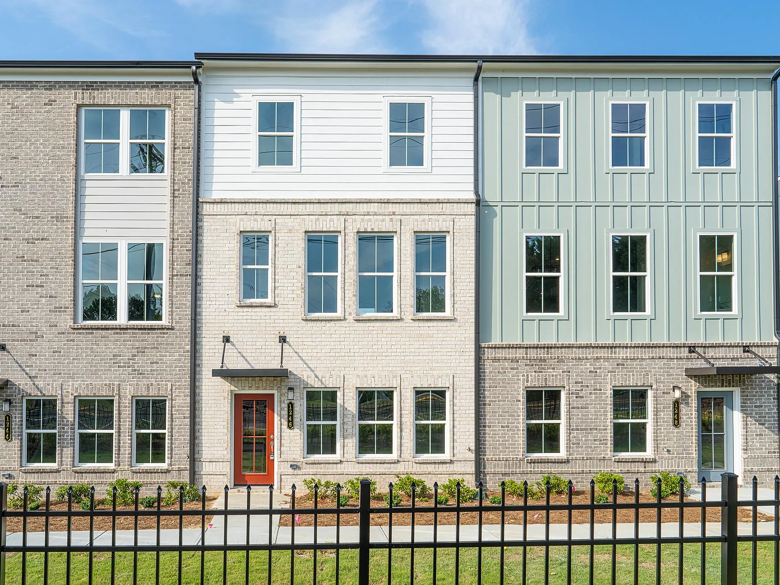 1246 May Elem Ln — Photo 2