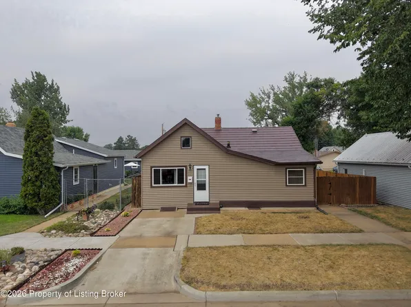 430 2nd St SW, Dickinson, ND 58601