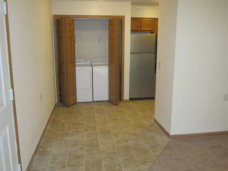 COLONIAL GARDENS APARTMENTS — Photo 9
