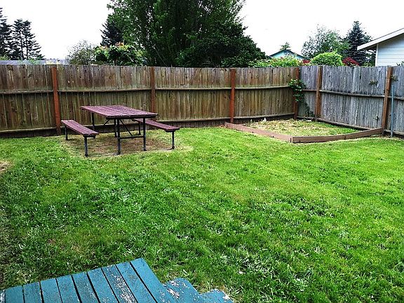 4th image of 1112 Dewey Dr