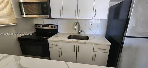 Building Photo - 714 NE 85th St #7