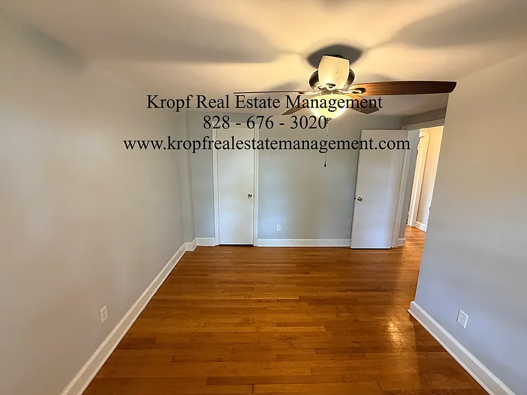 16 Larchmont Rd — Photo 16