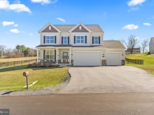 119 Sussex Dr, Falling Waters, WV 25419