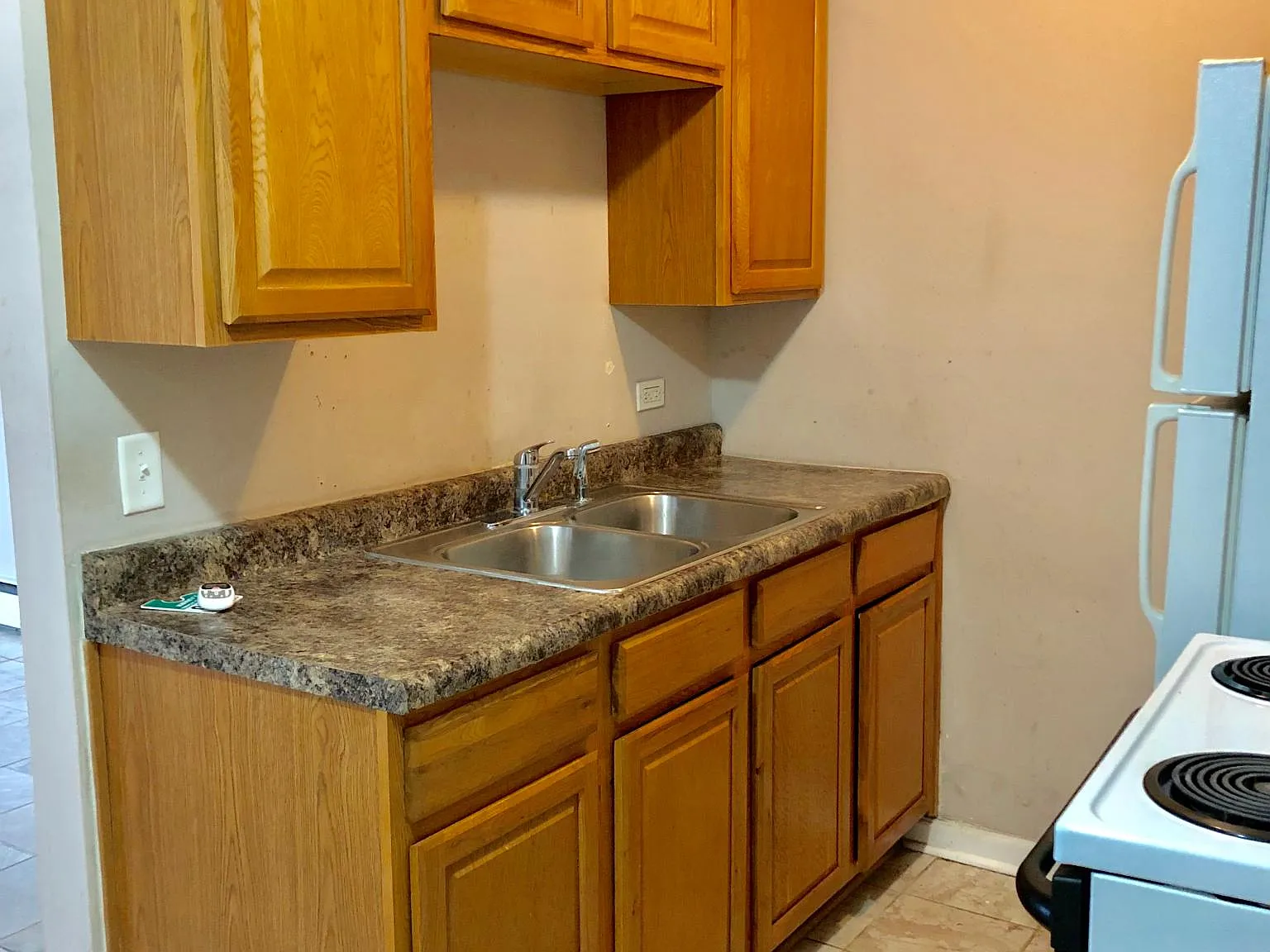 605 N Wolf Rd — Photo 2