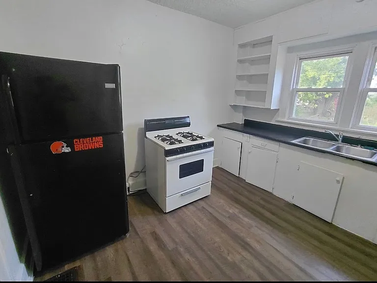 724 S Linden Ave — Photo 6