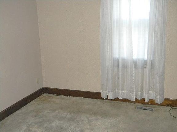 4th image of 3004 E Franklin St