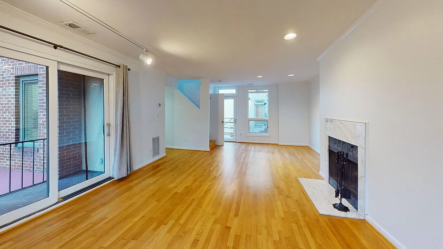 2 bed, 1126 sqft, $4,230 — Photo 3