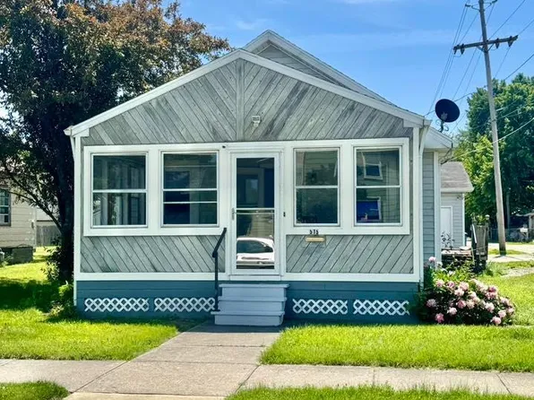 515 W 5th St, Pt Clinton, OH 43452