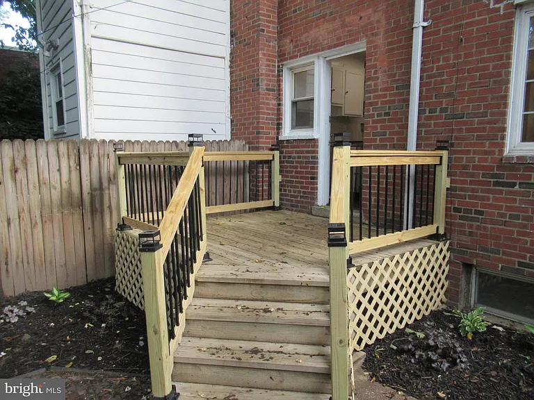 1304 Princess St — Photo 23