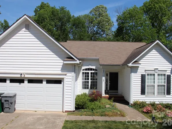 11632 Long Forest Dr, Charlotte, NC 28269