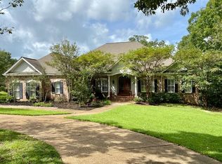 3 Lakeview Dr, Raymond, MS 39154