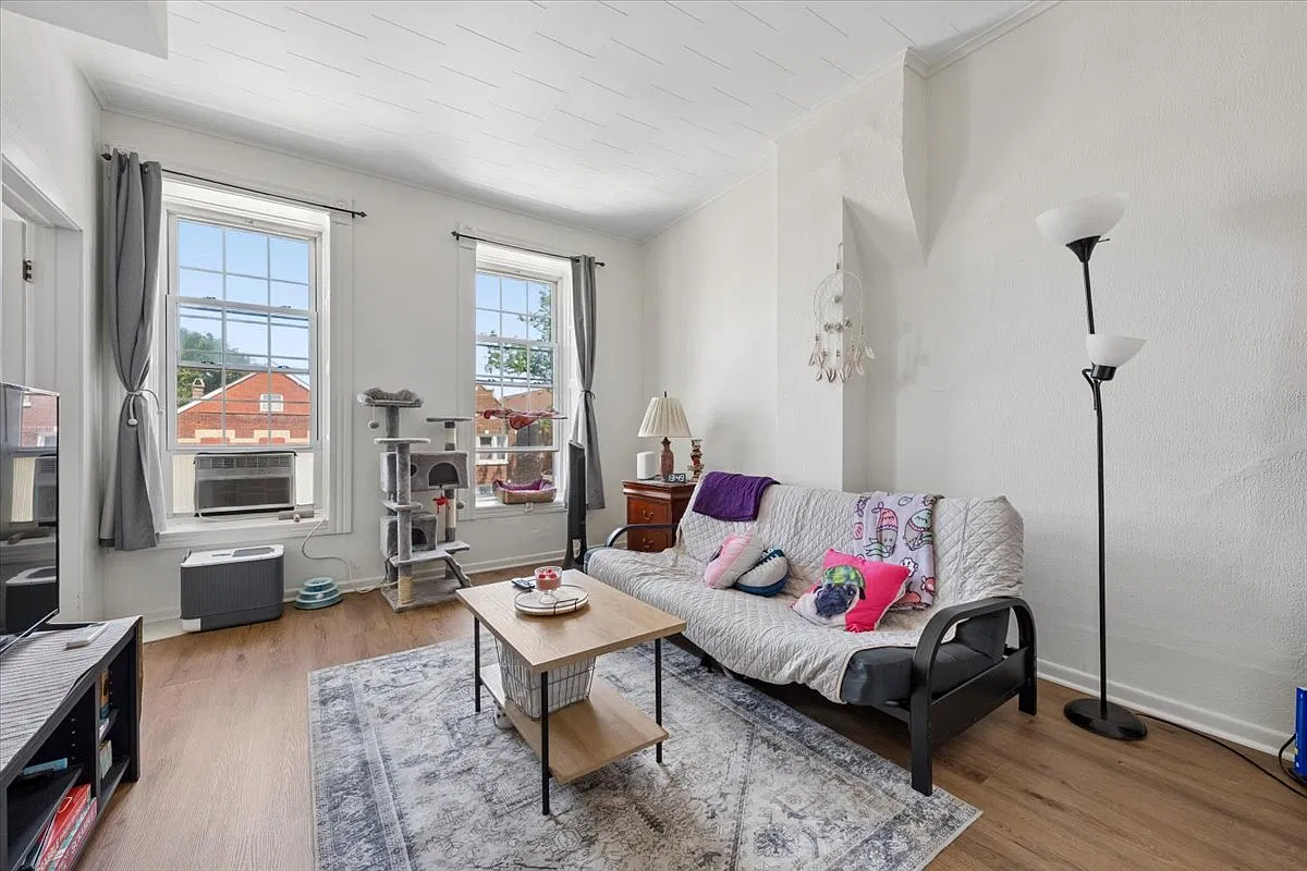 2 bed, 800 sqft, $1,700 — Photo 2