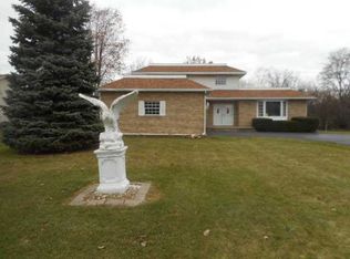 6129 Carleton Rockwood Rd, South Rockwood, MI 48179
