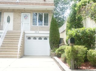 202 Lindenwood Rd, Staten Island, NY 10308