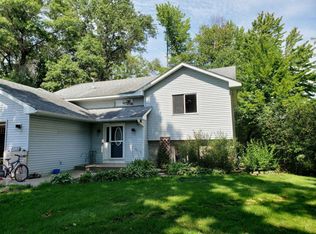 6926 270th St, Wyoming, MN 55092