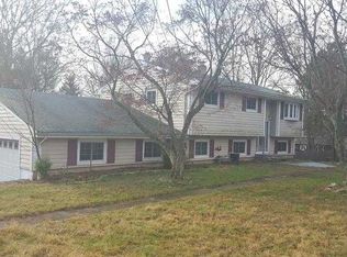 2 Hillside Dr, Clinton, NJ 08809