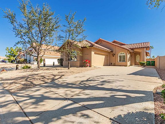 3rd image of 4723 N Greenview Cir W