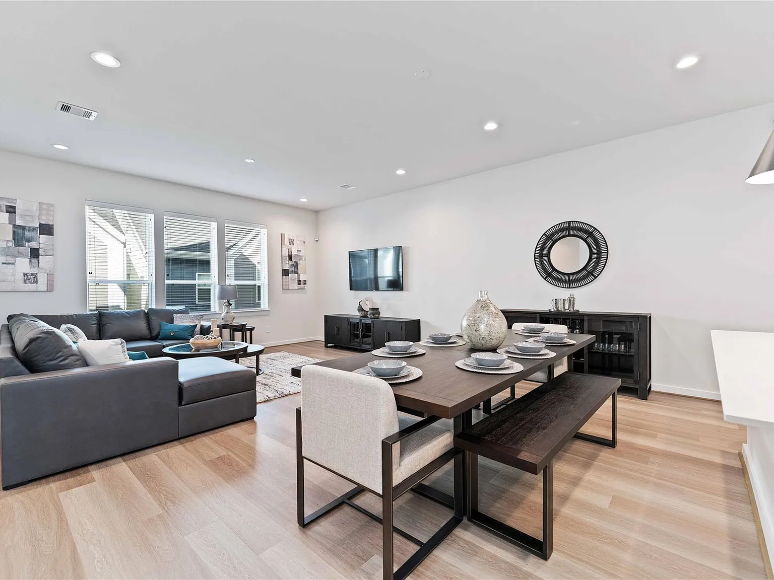 3 bed, 3.5 bath, 2157 sqft, $2,795 — Photo 4