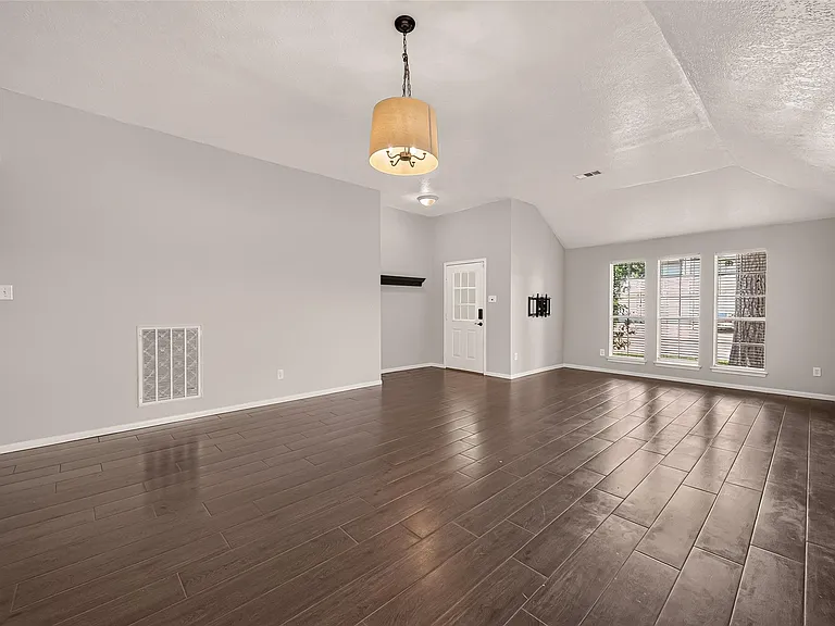 22619 Old Church Ln — Photo 10