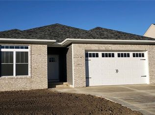 1804 Windjammer Dr, Bowling Green, OH 43402