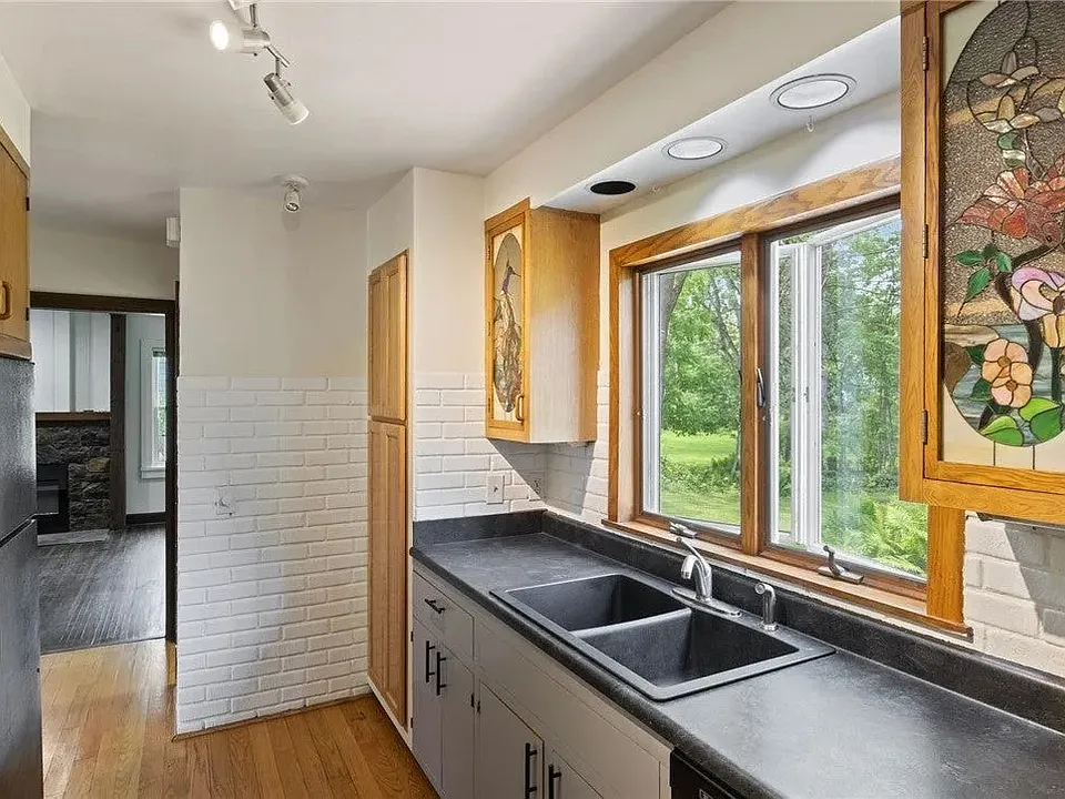 71 Brook Rd
