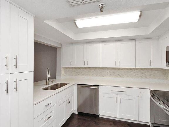 4th image of 160 Columbia Dr APT 204