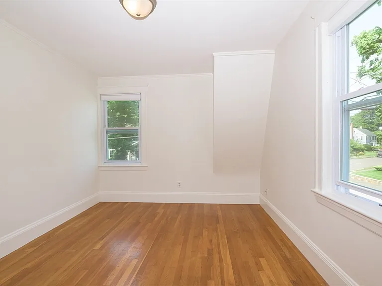 24 Oak St — Photo 11