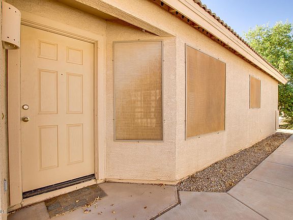 3rd image of 1343 E Santa Fiore St