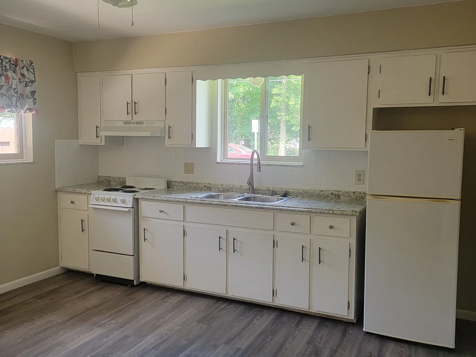429 Eddy St — Photo 4