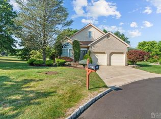 73 Leeds Ln, Monroe Township, NJ 08831