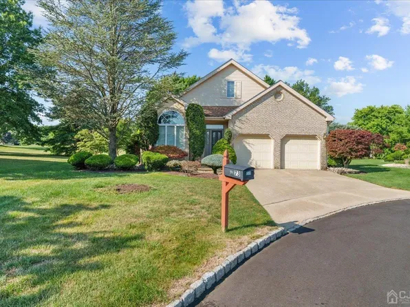 73 Leeds Ln, Monroe Township, NJ 08831