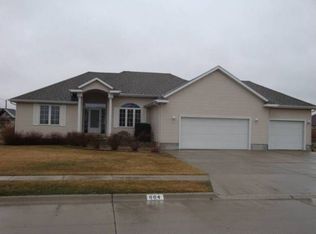 604 Sweetwood Dr, Grand Island, NE 68803