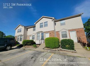 1712 SW Parkridge Dr, Blue Springs, MO 64015