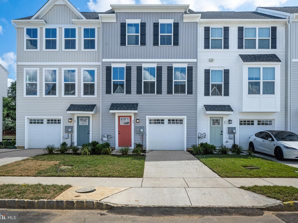 46 Sand Hills Dr
