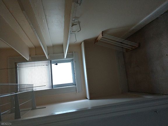 5th image of 214 Munn Ave