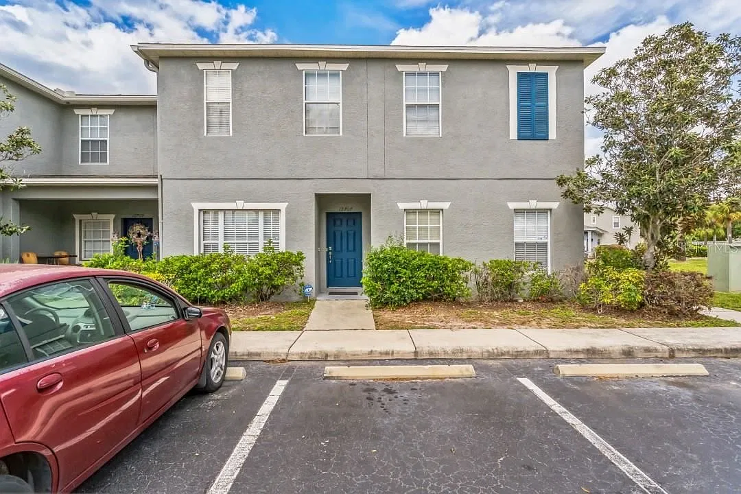 3 bed, 1360 sqft, $2,100 — Photo 1