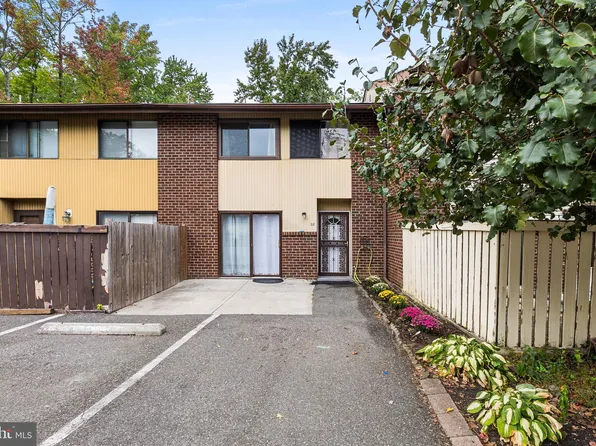 28 Bayberry Ct, Deptford, NJ 08096